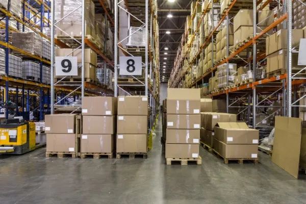 Beneficios de Usar Estanterías Metálicas para el Almacenamiento Comercial