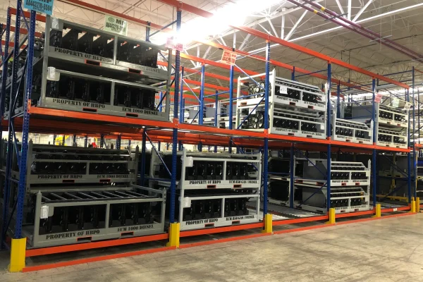 Rack de almacenamiento de niveles, diseñado para mejorar el espacio vertical en almacenes y facilitar el acceso a productos.